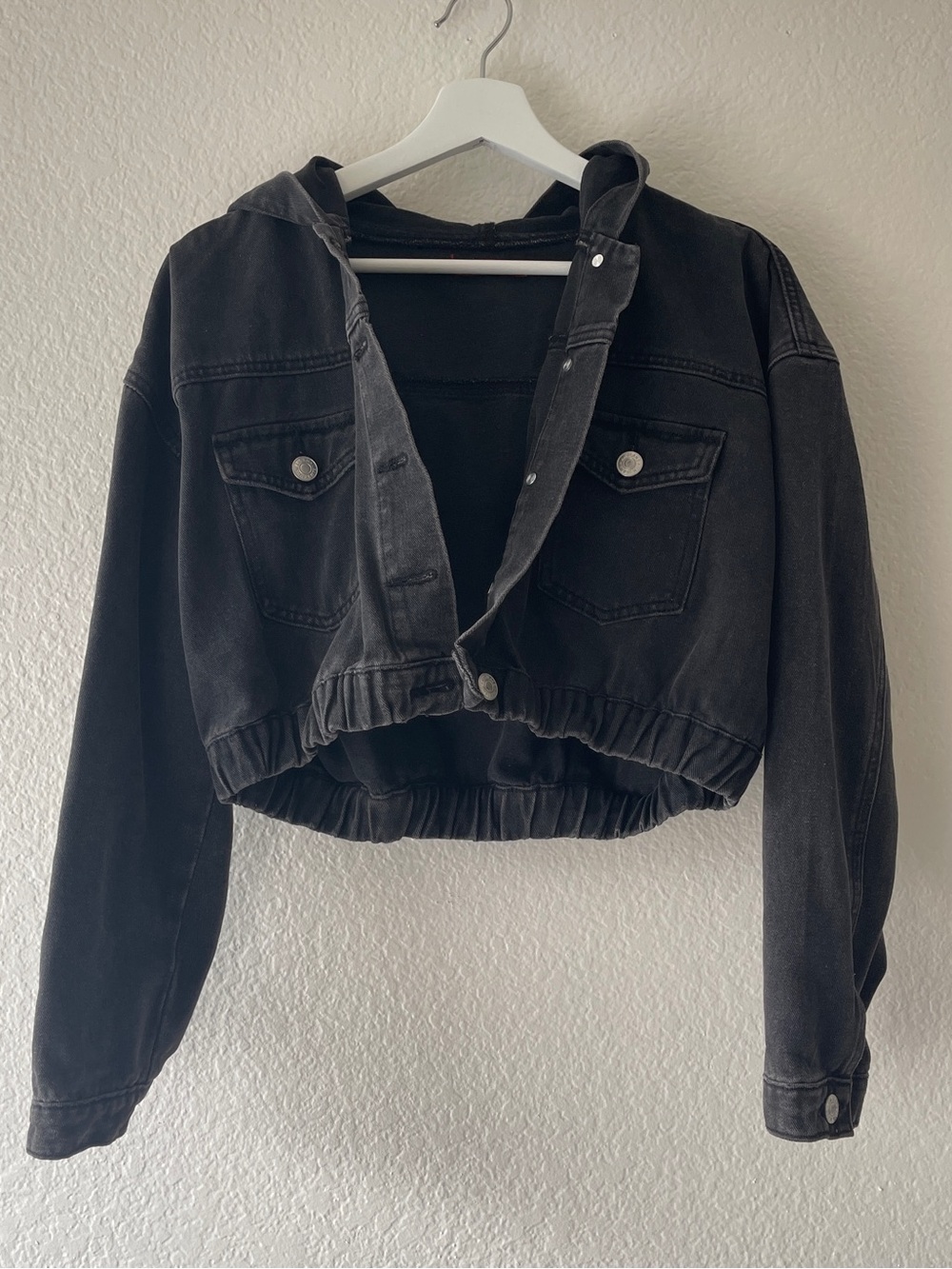 Women’s Cropped Hooded Denim Jacket - Black